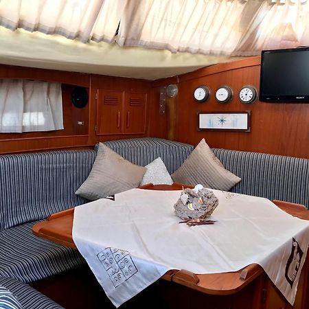 Sleep & Boats Barcelona City サン・アドリア・デ・ベソス エクステリア 写真
