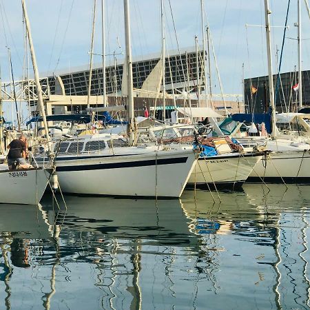 Sleep & Boats Barcelona City サン・アドリア・デ・ベソス エクステリア 写真