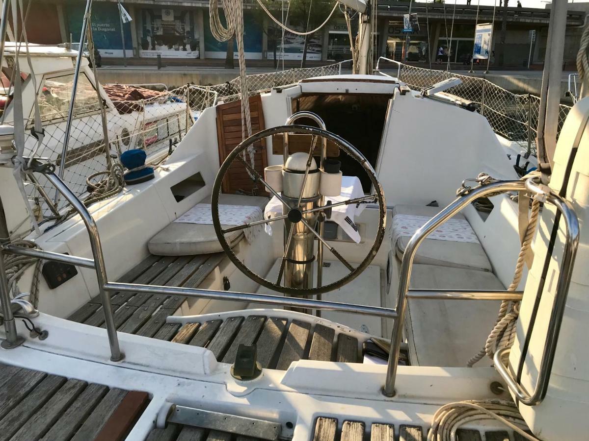 Sleep & Boats Barcelona City サン・アドリア・デ・ベソス エクステリア 写真