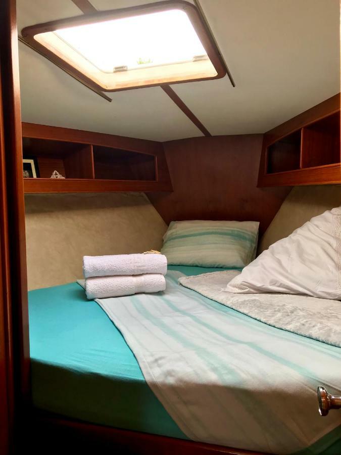 Sleep & Boats Barcelona City サン・アドリア・デ・ベソス エクステリア 写真