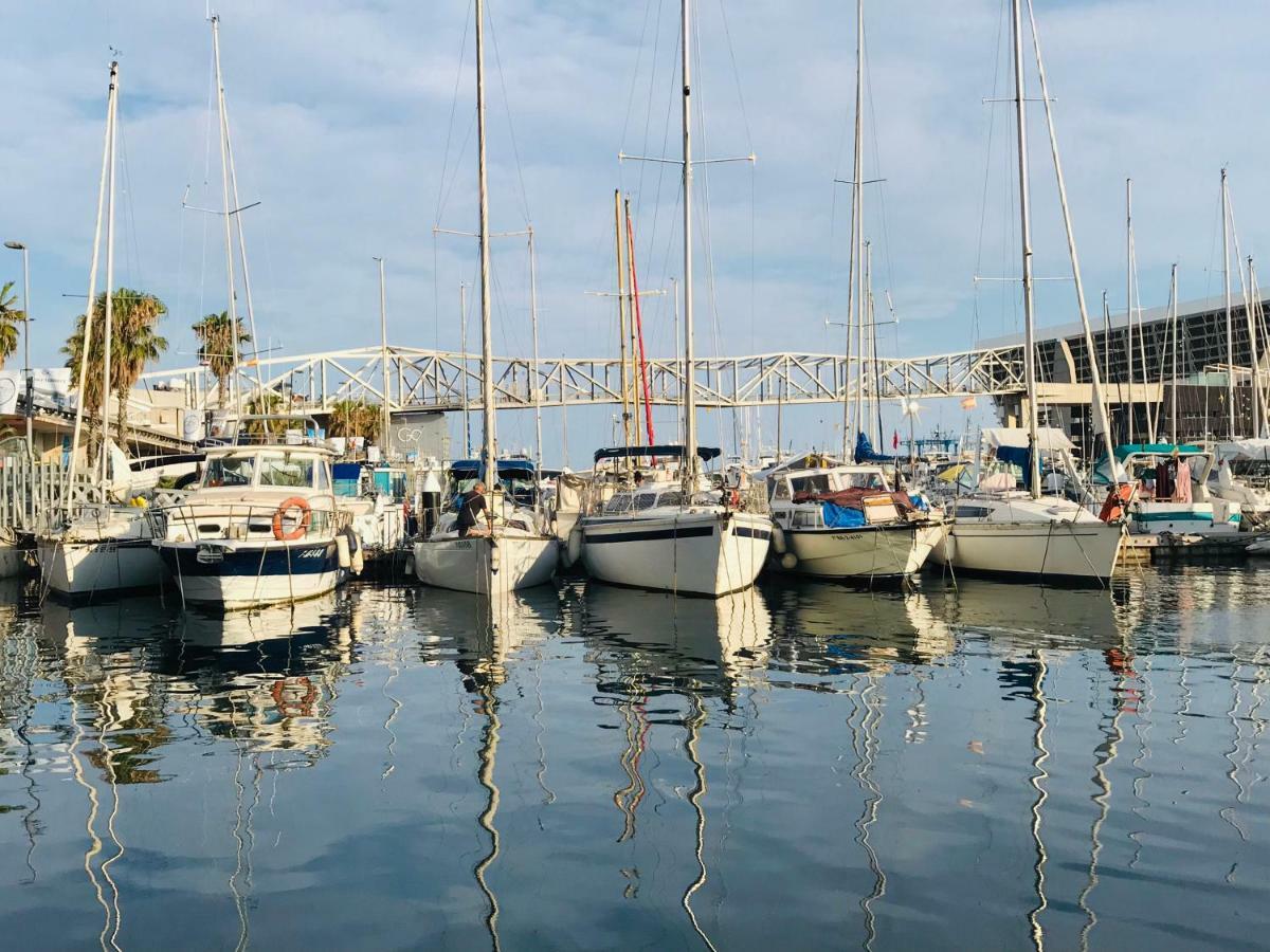 Sleep & Boats Barcelona City サン・アドリア・デ・ベソス エクステリア 写真