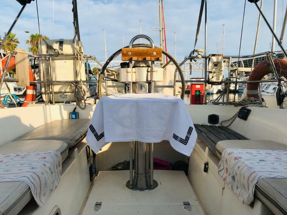 Sleep & Boats Barcelona City サン・アドリア・デ・ベソス エクステリア 写真