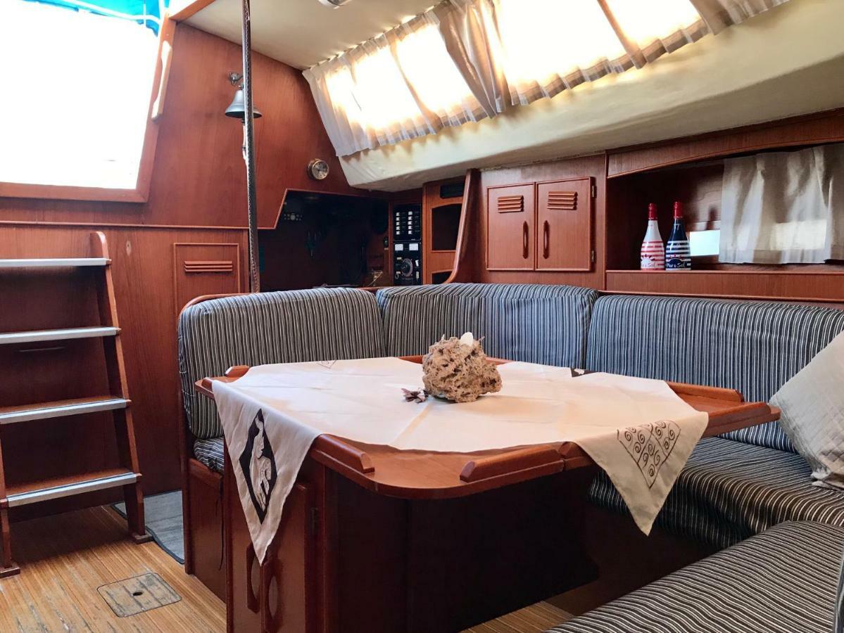 Sleep & Boats Barcelona City サン・アドリア・デ・ベソス エクステリア 写真