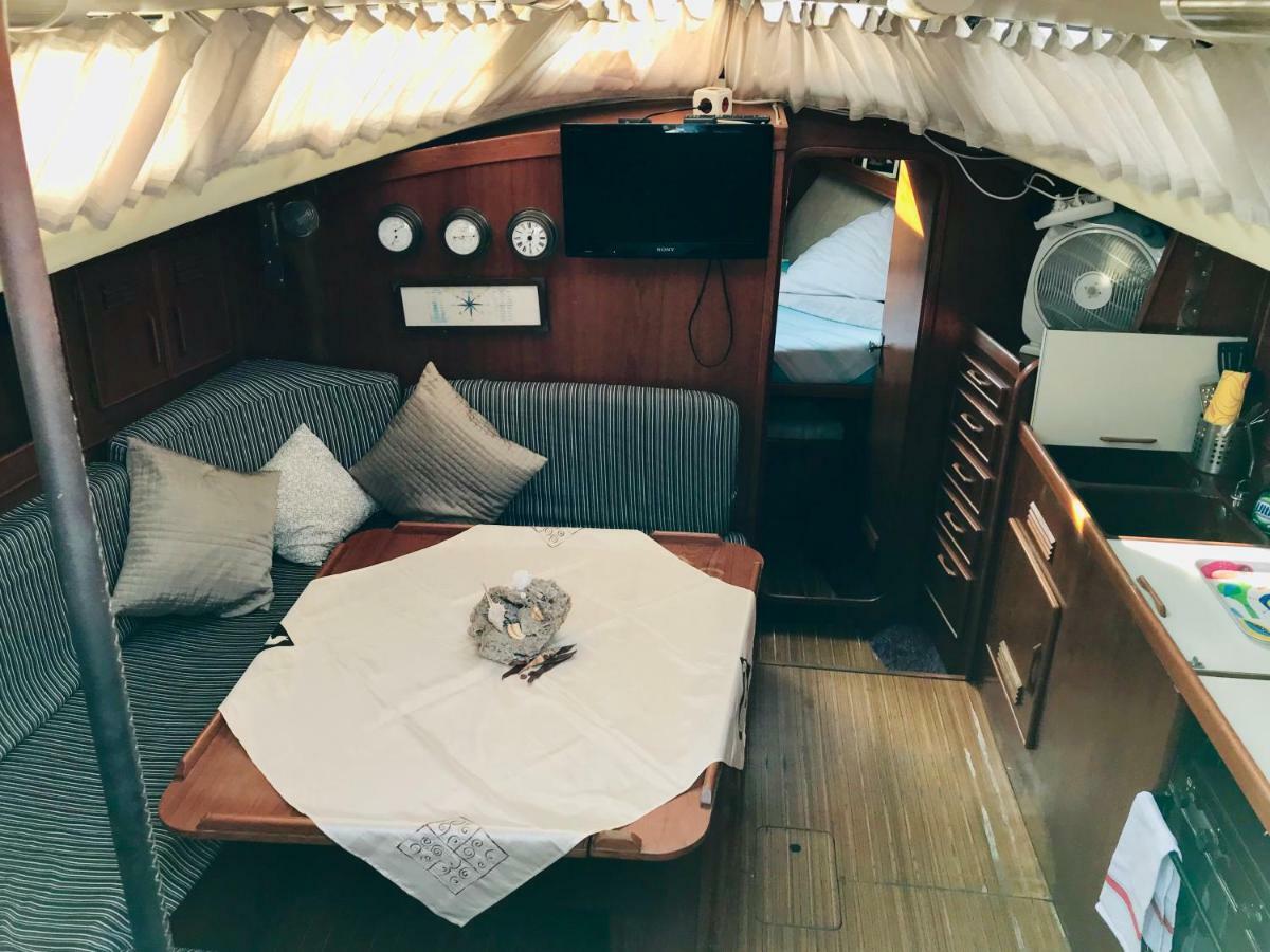 Sleep & Boats Barcelona City サン・アドリア・デ・ベソス エクステリア 写真
