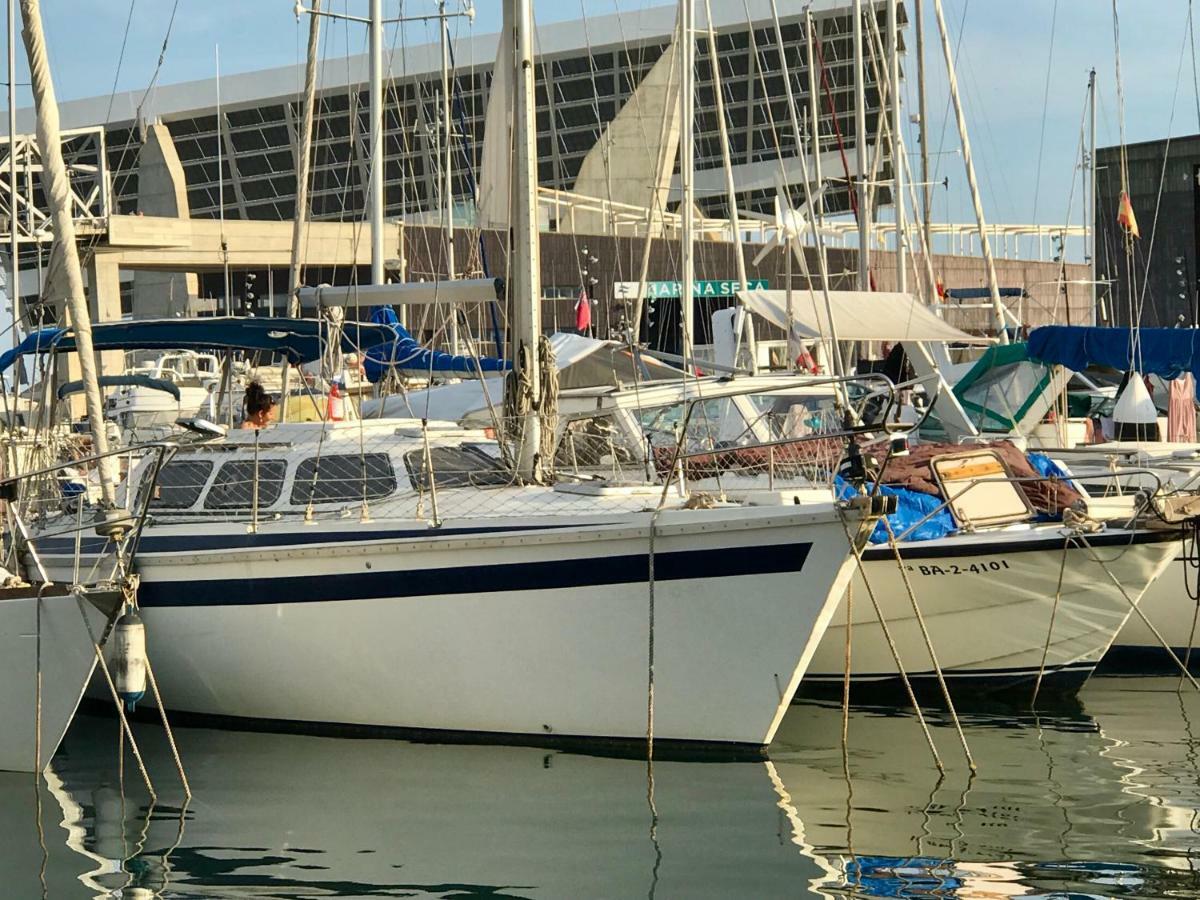 Sleep & Boats Barcelona City サン・アドリア・デ・ベソス エクステリア 写真