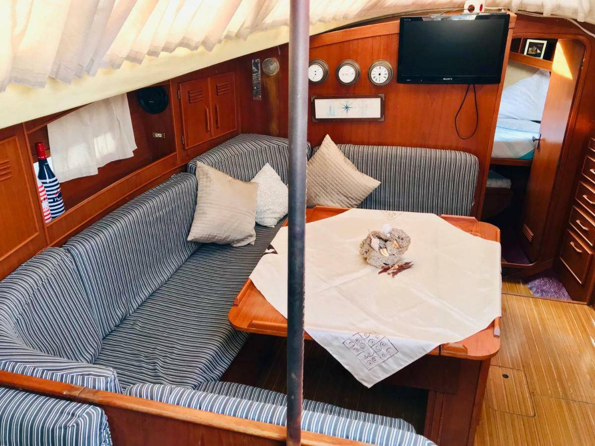 Sleep & Boats Barcelona City サン・アドリア・デ・ベソス エクステリア 写真