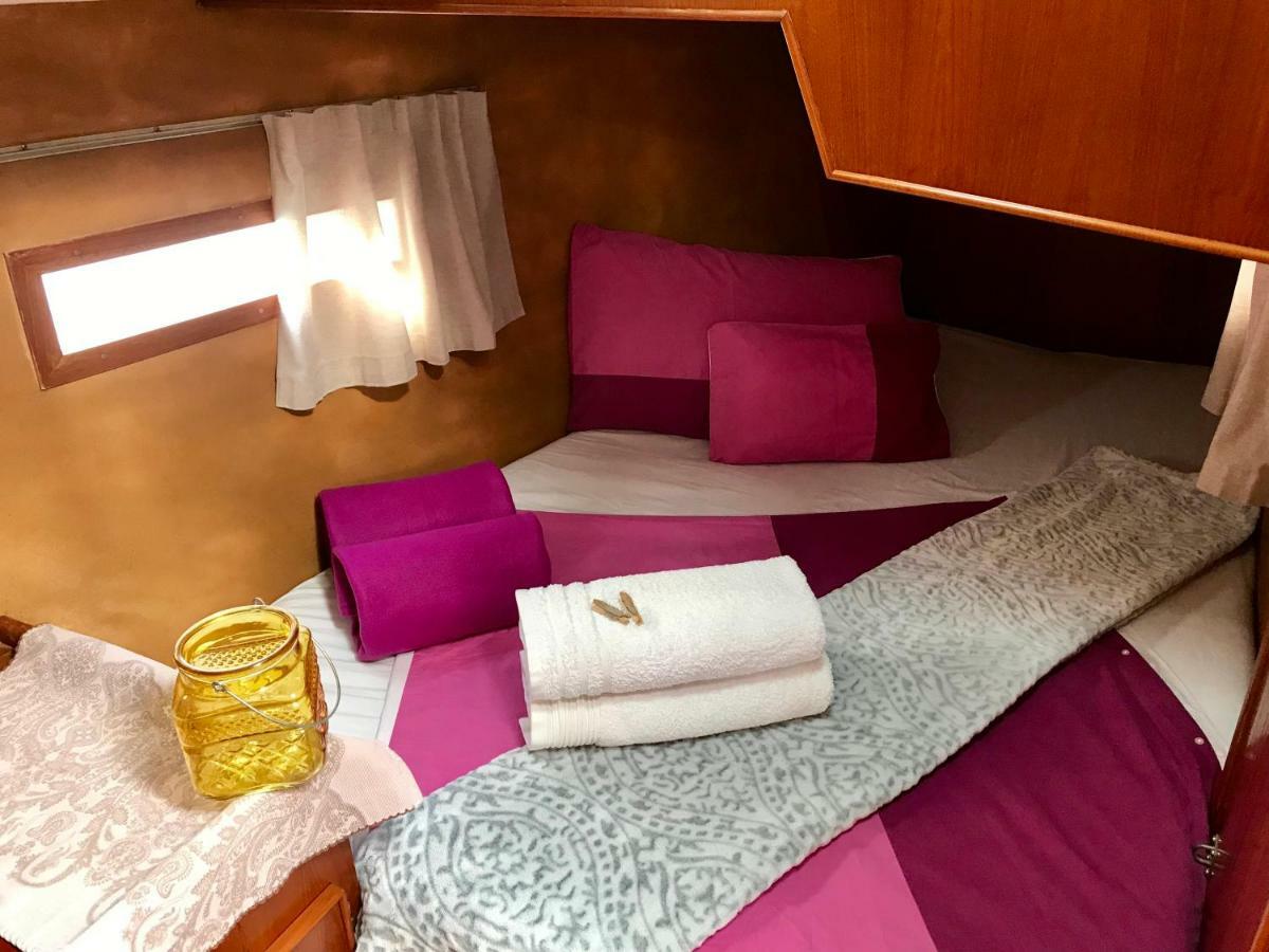 Sleep & Boats Barcelona City サン・アドリア・デ・ベソス エクステリア 写真