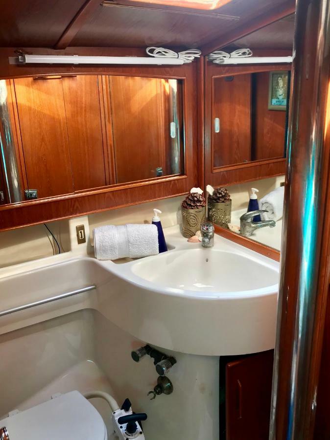 Sleep & Boats Barcelona City サン・アドリア・デ・ベソス エクステリア 写真