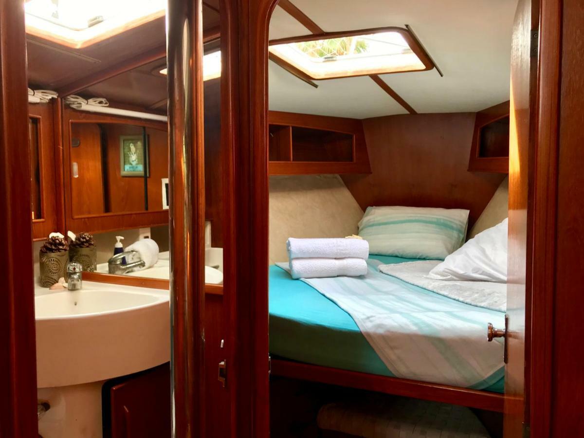 Sleep & Boats Barcelona City サン・アドリア・デ・ベソス エクステリア 写真