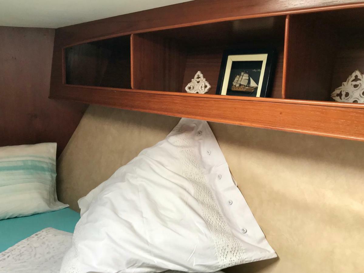 Sleep & Boats Barcelona City サン・アドリア・デ・ベソス エクステリア 写真