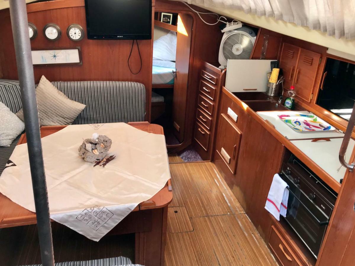 Sleep & Boats Barcelona City サン・アドリア・デ・ベソス エクステリア 写真