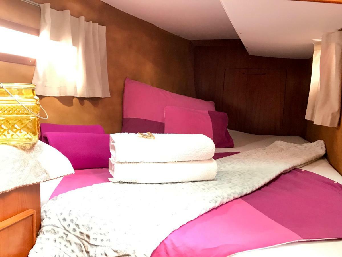 Sleep & Boats Barcelona City サン・アドリア・デ・ベソス エクステリア 写真