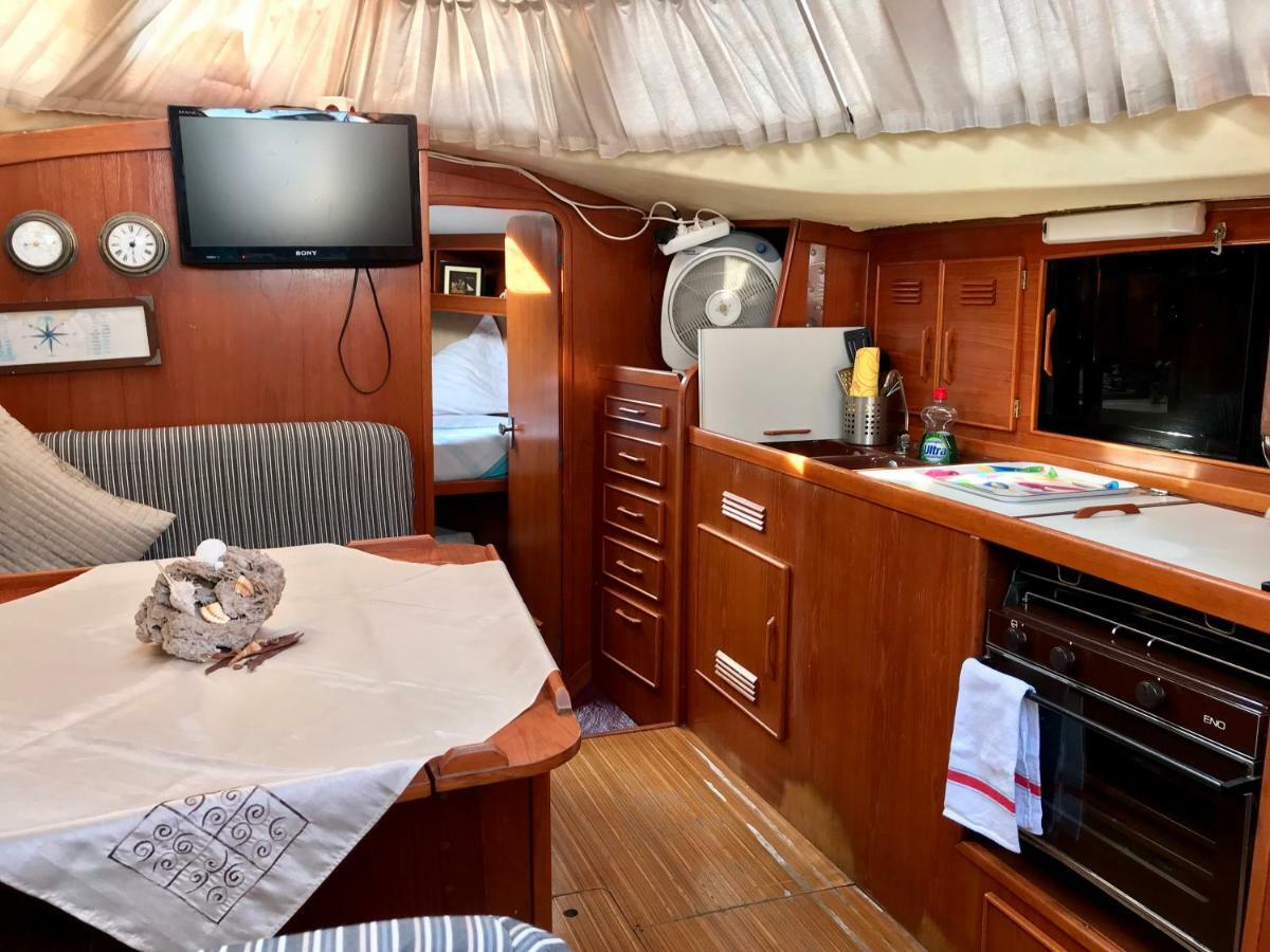 Sleep & Boats Barcelona City サン・アドリア・デ・ベソス エクステリア 写真