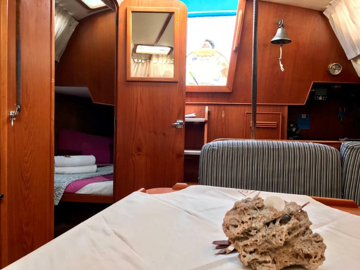 Sleep & Boats Barcelona City サン・アドリア・デ・ベソス エクステリア 写真